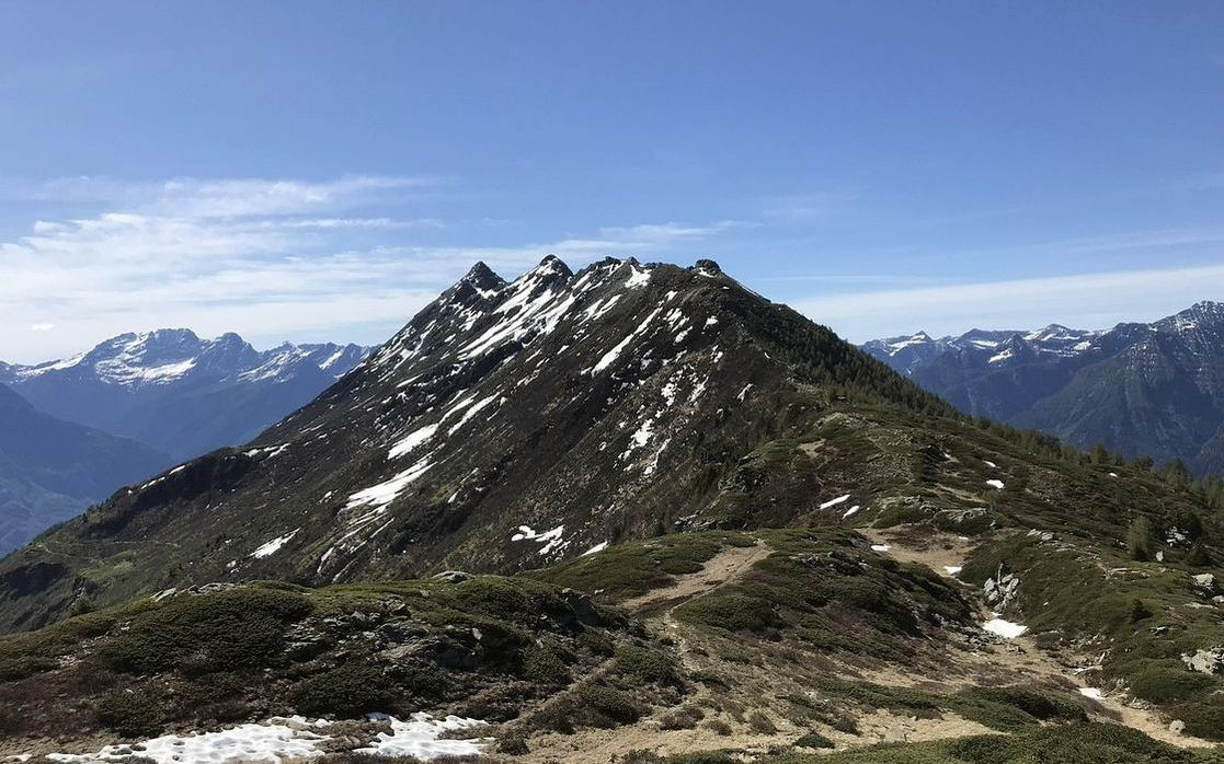 Kalabalık bir trekking grubunun başlangıç noktası