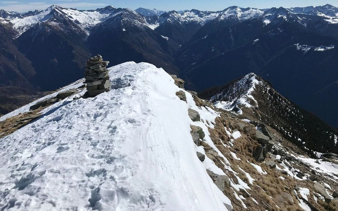 Sıcak bir zirvede kahvaltı yemeği